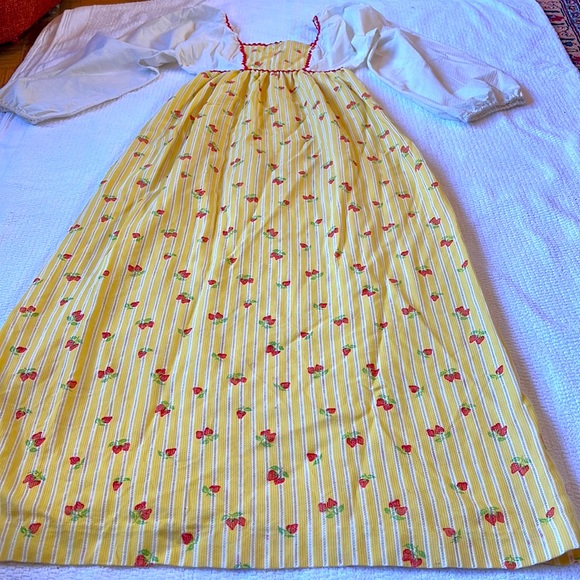 Vintage 70’s maxi dress w/ white puff sleeves & yellow skirt w/ red strawberries - Picture 6 of 7